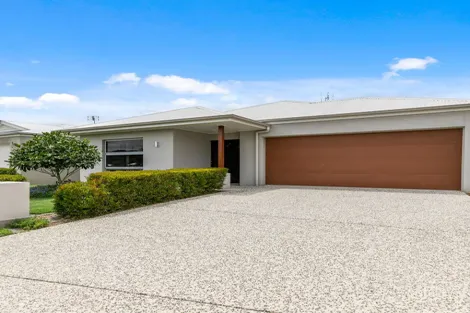 33 Forest Pines Bvd, Forest Glen, QLD 4556