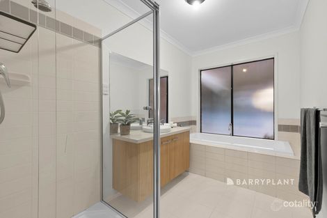 Property photo of 5 Grevillea Place Pakenham VIC 3810