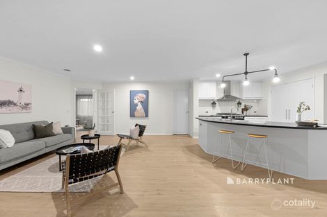 Property photo of 5 Grevillea Place Pakenham VIC 3810