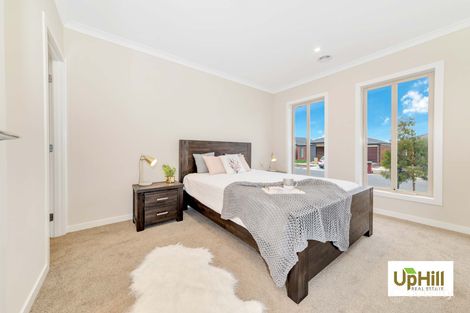 Property photo of 21 Swallowtail Avenue Clyde North VIC 3978