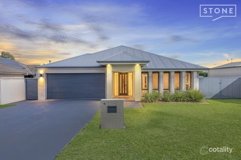 16 Centre St, Greta, NSW 2334