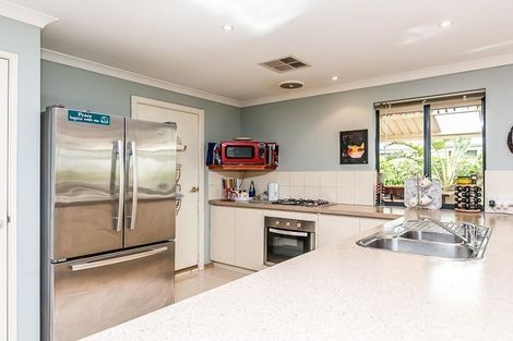 Property photo of 39 Shiralee Bend Carramar WA 6031