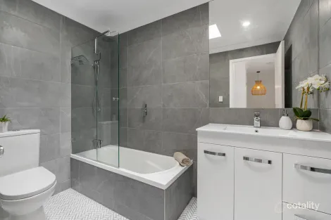 Property photo of 5/254 Christine Avenue Varsity Lakes QLD 4227