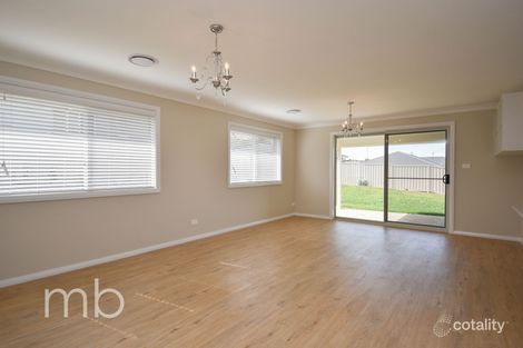 Property photo of 84 Botanic Way Orange NSW 2800