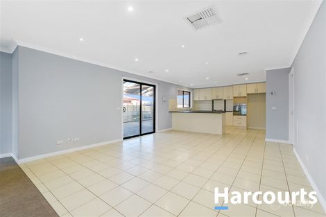 Property photo of 9 Taplan Crescent Cranbourne West VIC 3977