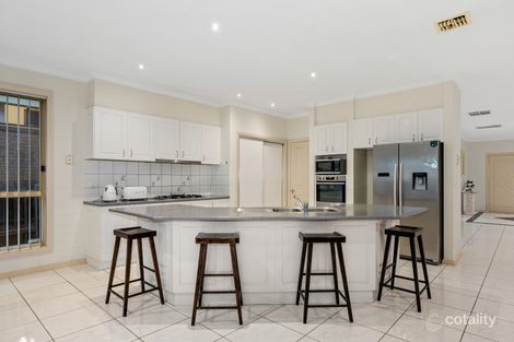 Property photo of 2 Hutchins Circuit Bundoora VIC 3083