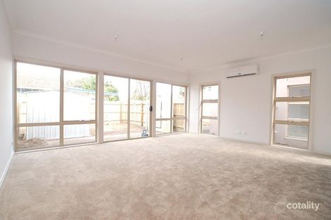 Property photo of 28 Bardia Avenue Seaford VIC 3198