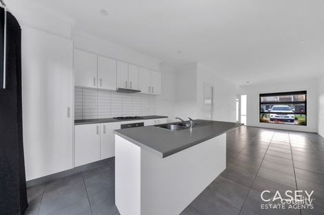 Property photo of 26 Cassius Circuit Cranbourne North VIC 3977
