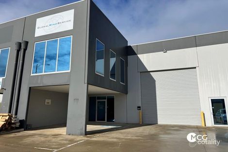 2/94 Eucumbene Dr, Ravenhall, VIC 3023