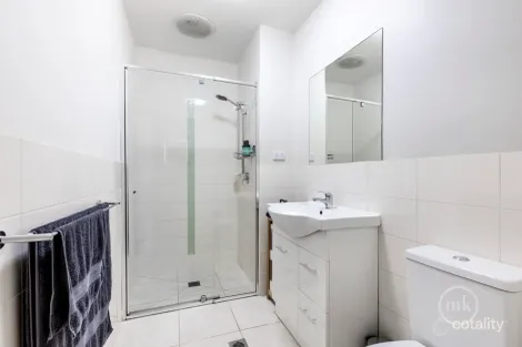 Property photo of 5/27 Diamond Boulevard Greensborough VIC 3088