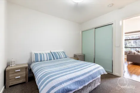 Property photo of 5/27 Diamond Boulevard Greensborough VIC 3088