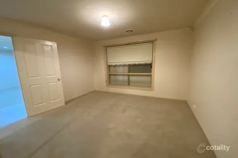 Property photo of 10 Bisque Court West Wodonga VIC 3690