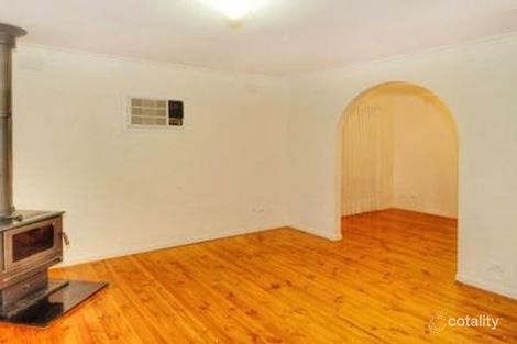 Property photo of 35 Stevenage Crescent Deer Park VIC 3023