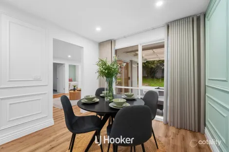 Property photo of 31 Thomas Mitchell Drive Endeavour Hills VIC 3802