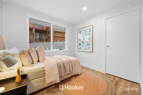 Property photo of 31 Thomas Mitchell Drive Endeavour Hills VIC 3802
