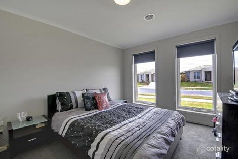 Property photo of 71 Mountain Grey Circuit Morwell VIC 3840