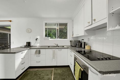Property photo of 28 Tyson Crescent Tannum Sands QLD 4680