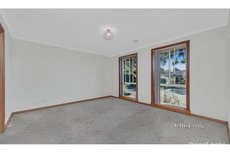 Property photo of 2 Lapwing Road South Morang VIC 3752