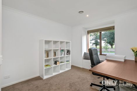 Property photo of 47 Rossiter Retreat Cranbourne North VIC 3977