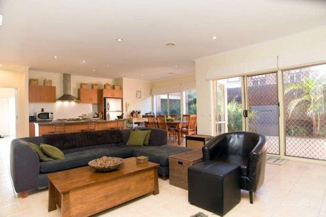 Property photo of 15 Darius Terrace South Morang VIC 3752