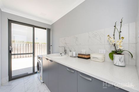 Property photo of 112 Boardwalk Boulevard Halls Head WA 6210