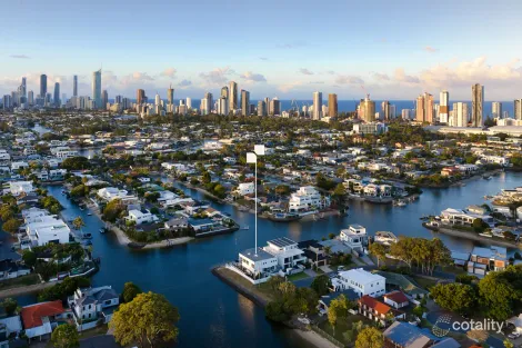 52 Clear Island Rd, Broadbeach Waters, QLD 4218
