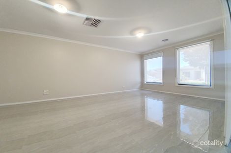 Property photo of 39 Scoria Circuit Craigieburn VIC 3064