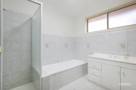 Property photo of 10 Windeatt Close Mill Park VIC 3082