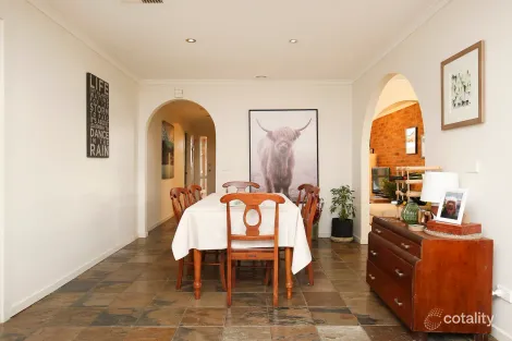 Property photo of 10 Windeatt Close Mill Park VIC 3082