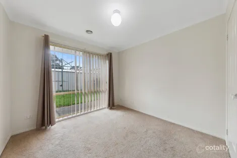 Property photo of 33 Oaklands Way Pakenham VIC 3810