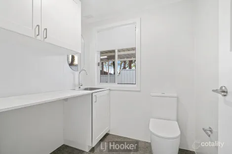 Property photo of 31 Tirabeenba Drive Bolton Point NSW 2283