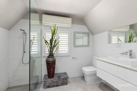 Property photo of 14 Walder Crescent Avoca Beach NSW 2251