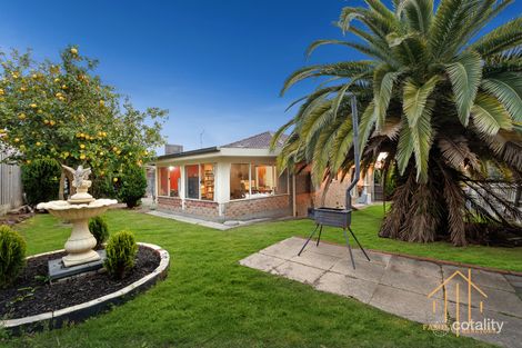 Property photo of 11 Stephens Close Endeavour Hills VIC 3802