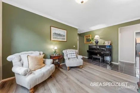 Property photo of 52 Everly Circuit Pakenham VIC 3810