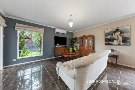 Property photo of 52 Everly Circuit Pakenham VIC 3810