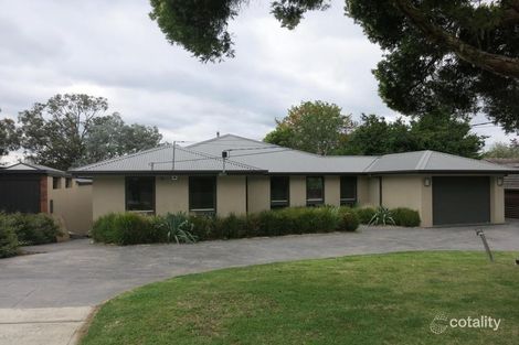 8 Barina Ave, Mooroolbark, VIC 3138