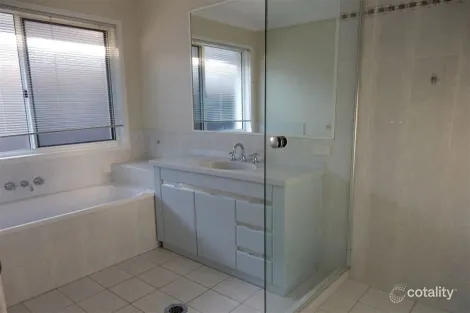 Property photo of 14 Marlock Close Bridgeman Downs QLD 4035