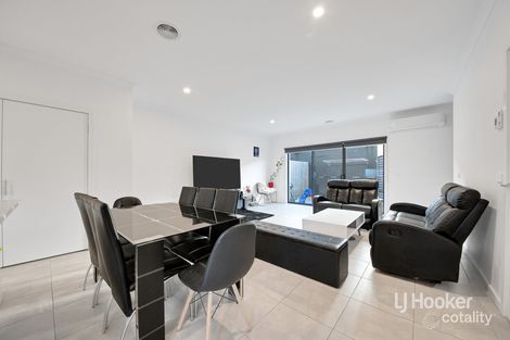 120 STATION ST, PAKENHAM, VIC 3810