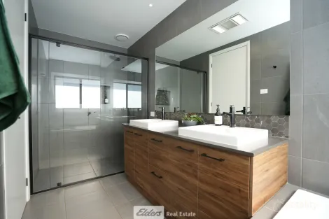 Property photo of 22 Maher Circuit Griffith NSW 2680