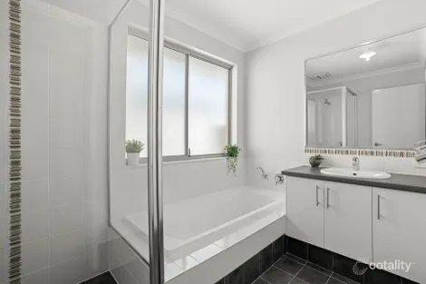 Property photo of 26 Carlindie Parkway Golden Bay WA 6174