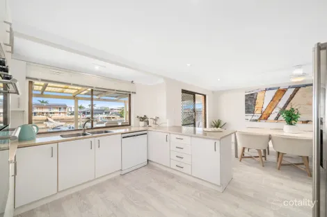 Property photo of 32 Australia Court Newport QLD 4020