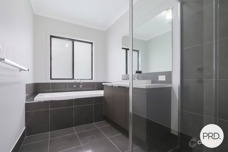 Property photo of 4 Clive Court Table Top NSW 2640