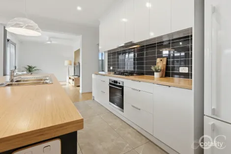 Property photo of 2 Sapphire Green Moana SA 5169