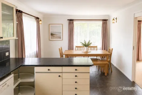 16 Lake View Rd, Wamberal, NSW 2260