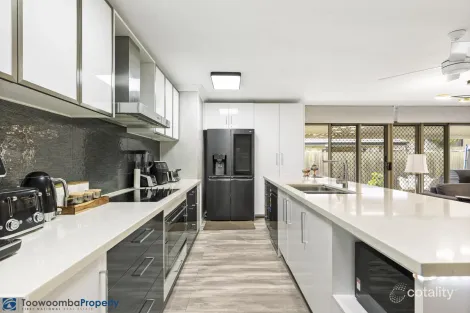 Property photo of 8 Bulloo Street Glenvale QLD 4350