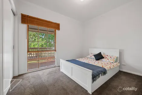 Property photo of 30 Simper Court Drouin VIC 3818