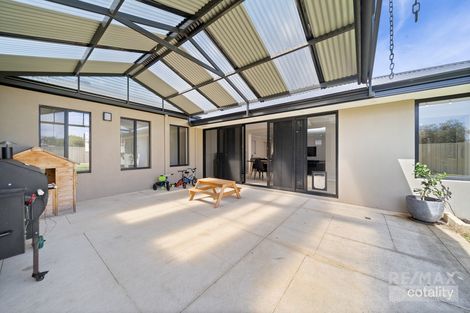 Property photo of 24 Enfield Turn Carramar WA 6031