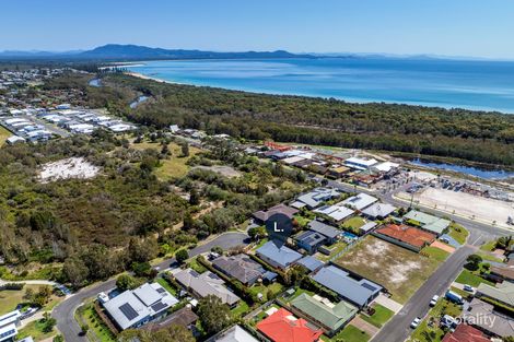 27 Waianbar Ave, South West Rocks, NSW 2431