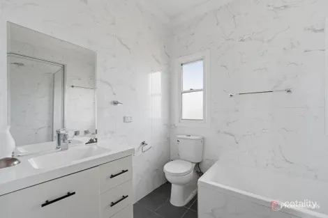 Property photo of 39 Taylor Street Armidale NSW 2350