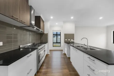 Property photo of 26 Truffle Circuit Manor Lakes VIC 3024